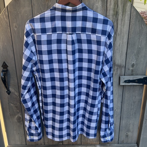 Peter Millar relaxed comfortable button-down shirt made from 100% cotton! - Picture 5 of 8